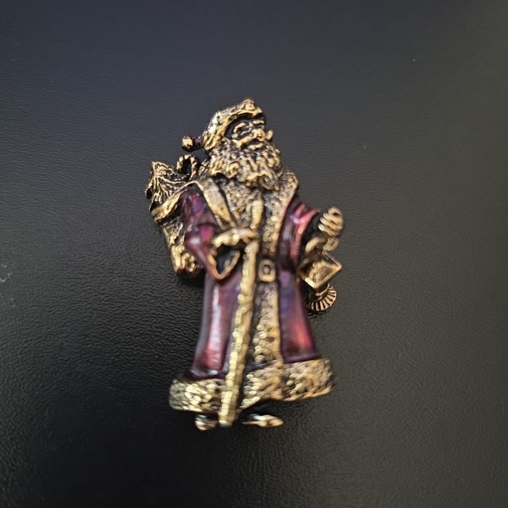 Vintage Santa Claus Brooch Pin - Red Robe w/ Toys & Swinging Latern-Made In USA - Picture 1 of 7